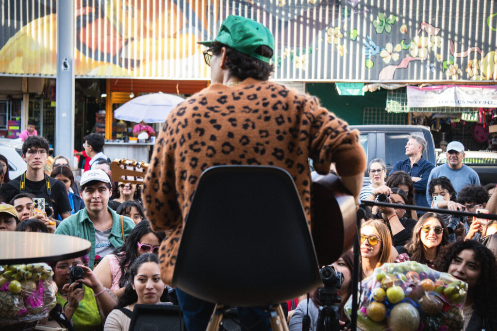 Caloncho en el Mercado Jamaica CDMX 2025 Cesar Covarrubias Covash Fruta 10 aniversario
